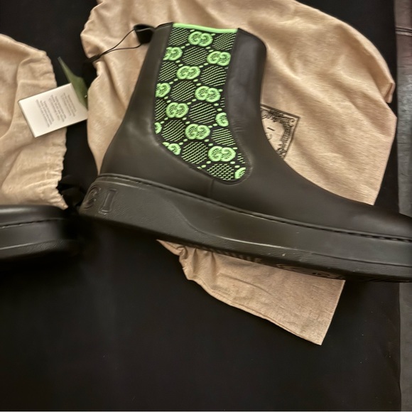 Gucci Black and Lime Green Logo Chelsea Boots - Picture 10 of 12